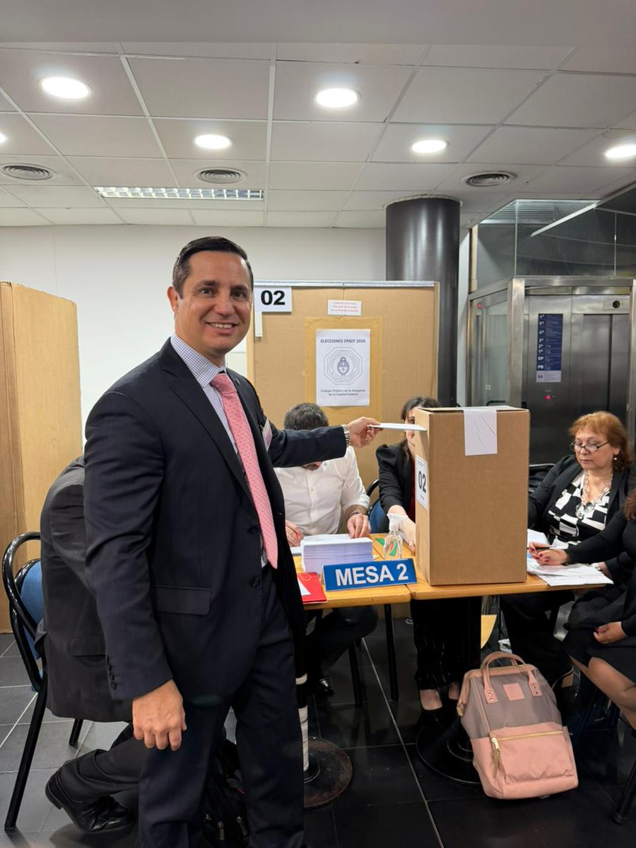 Emitiendo el voto a primera hora! Colega veni a votar por tu futuro!