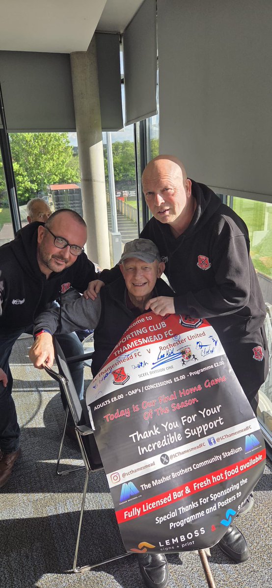 SCThamesmeadFC's tweet image. Leadership. Legacy. Together. 🔴⚫️

Chairman Lee Hill pictured alongside President Sam Taylor and Manager Ben Williams spending time with club Patron Cyril Windiate.

#SCTFamily #UTA #Legend
