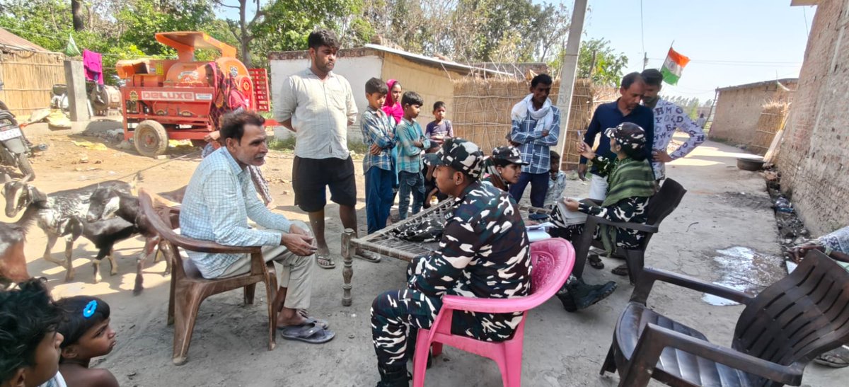 SSB जवानों ने स्थानीय लोगों से संवाद कर अहम जानकारियां एकत्र कीं और जागरूकता बढ़ाई—जनसंपर्क से सुरक्षा व विश्वास मजबूत हुआ।
#SSB_INDIA 
#SSBSHQGKP #SSBFTRLUCKNOW
#CommunityConnect #LocalInteraction #HumanIntelligence #जनसंपर्क #SeemaSuraksha #FieldInput #Awareness #TrustBuilding