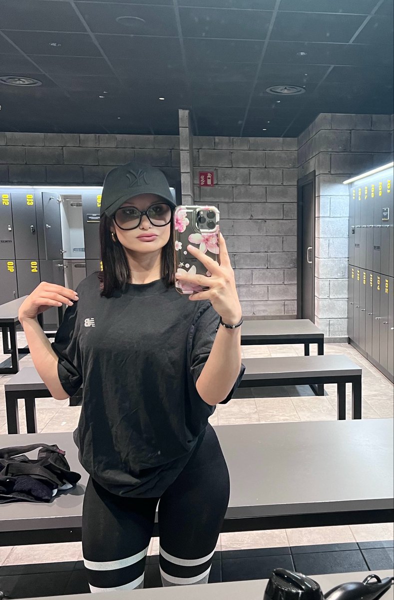 Melanie tweet media
