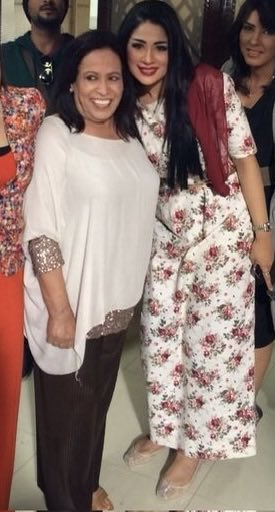 mayabdolla1's tweet photo. وداعاً يا من كنتِ لي السند والبداية. أنعي اليوم معلمتي وأمي التي تشرفت بالوقوف أمامها في أول أدواري، ولم تكن مجرد نجمة كبيرة، بل كانت طوال السنين 'ونعم الأم'.

رحلت 'ماما حياة'.. رحلت من بدأت معها مشواري الفني كابنة لها، وظلت تعاملني كابنتها خلف الكاميرات وفي كل عمل جمعنا. 

رحلتِ وبقيت ذكراكِ الطيبة وتعاملكِ الراقي 'ونعم الأم' ونعم القدوة.
رحمكِ الله وغفر لكِ وأسكنكِ فسيح جناته." #ماما_حياة #حياة_الفهد #سيدة_الشاشة_الخليجية
