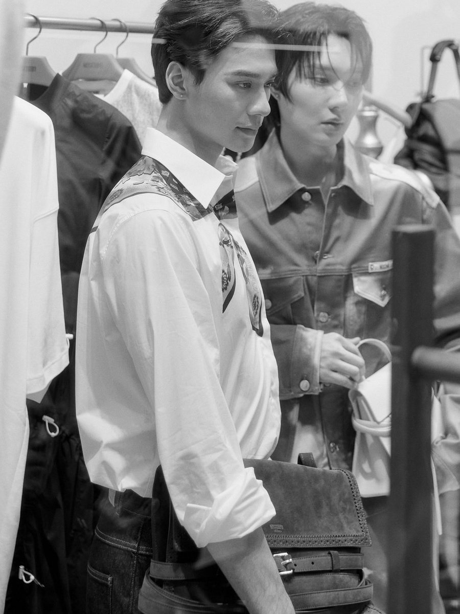 ชอบลุควันนี้กันไหมครับ 

KNP AT MOSCHINO SS26
#MOSCHINOxKengNamping