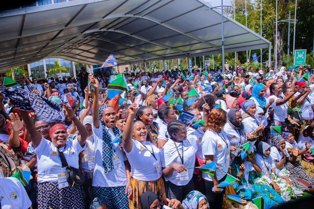 Stori za Pombe 👽 tweet media