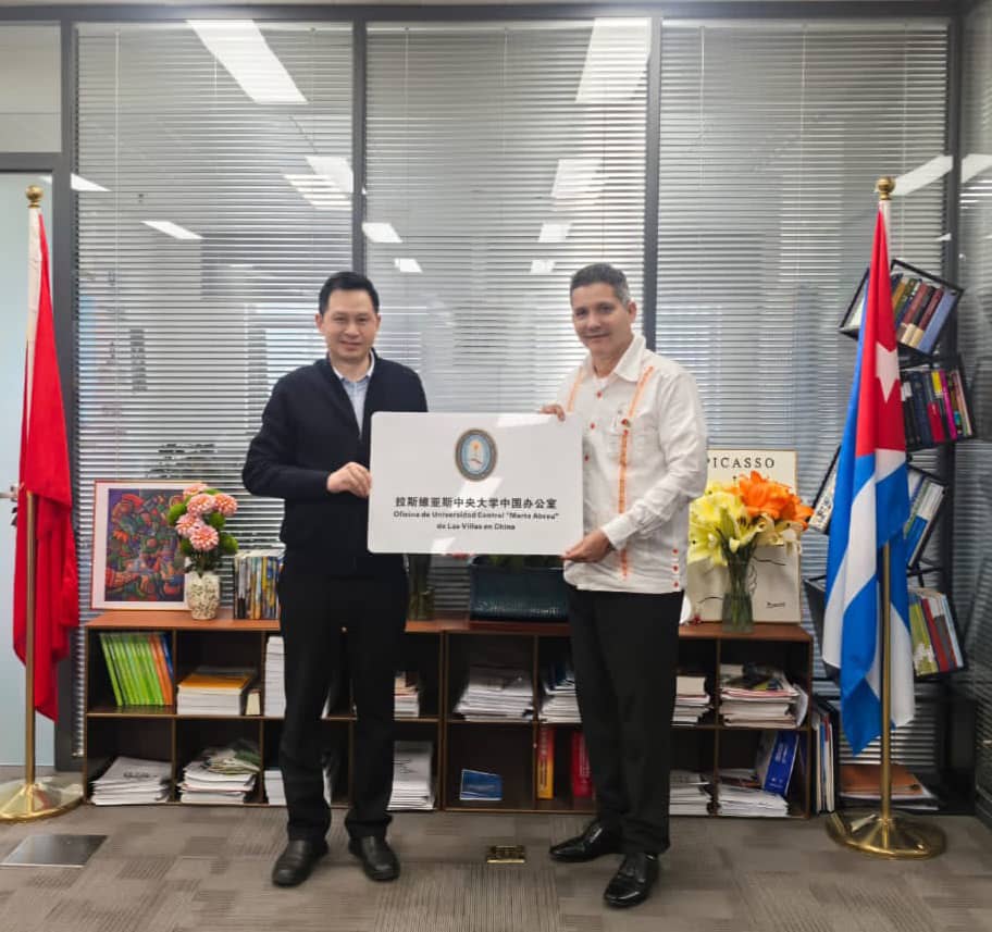 🇨🇺🇨🇳 Llegar a China y reunirnos con los amigos de Yimi Edu es un privilegio para la #UCLVnuestra. 

👨‍🏫 La inauguración de la Escuela Tecnológica de Las Villas en la Universidad Normal de Xinyang iniciará un largo camino de colaboración entre #Cuba y #China.

<a href="/EmbacubaChina/">EmbaCuba China</a>