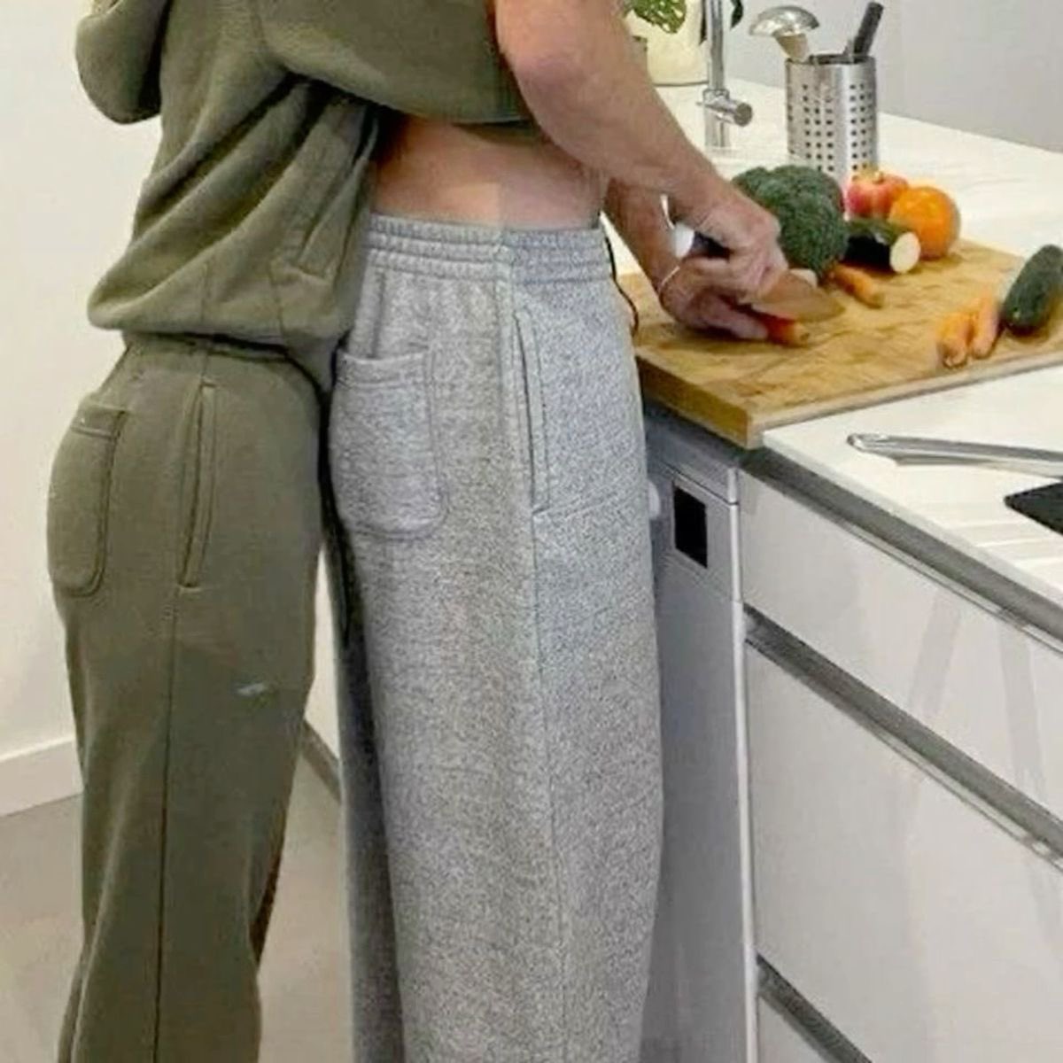 loversphotos's tweet photo. a relationship that feels like peace in the kitchen https://t.co/70OwUSq5WJ