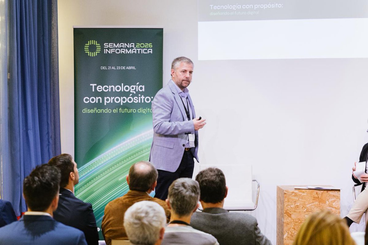 COIICV's tweet photo. ➡️ Fernando Torregrosa, jefe del departamento de Innovación y Administración Digital de Sindicatura de Comptes de la C.V.; durante su intervención en #SI2026:🗣️ "Nuestra propuesta interdisciplinar consiste en entender y trabajar con las TIC y la IA en la Sindicatura de Comptes". https://t.co/K29XmBLGFW
