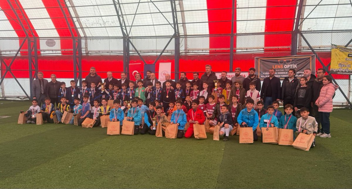 agriibrahimcec1's tweet photo. Okulumuz Minikler Futbol Turnuvasında Merkez İlçe Birinciliğinden sonra İlçeler arası yapılan turnuvada İl Geneli Şampiyonluğu elde etmiştir.Tebrikler @agri_mem_arge @agrimem @ErSinPoLaT_ @demirmehmet73 @GSB_Agri @tcagrivaliligi @hasan_kokrek https://t.co/0ueyod5iaE