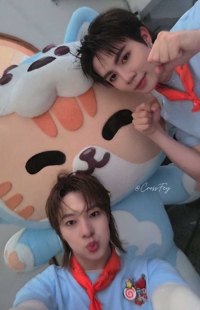 fey_cross tweet media