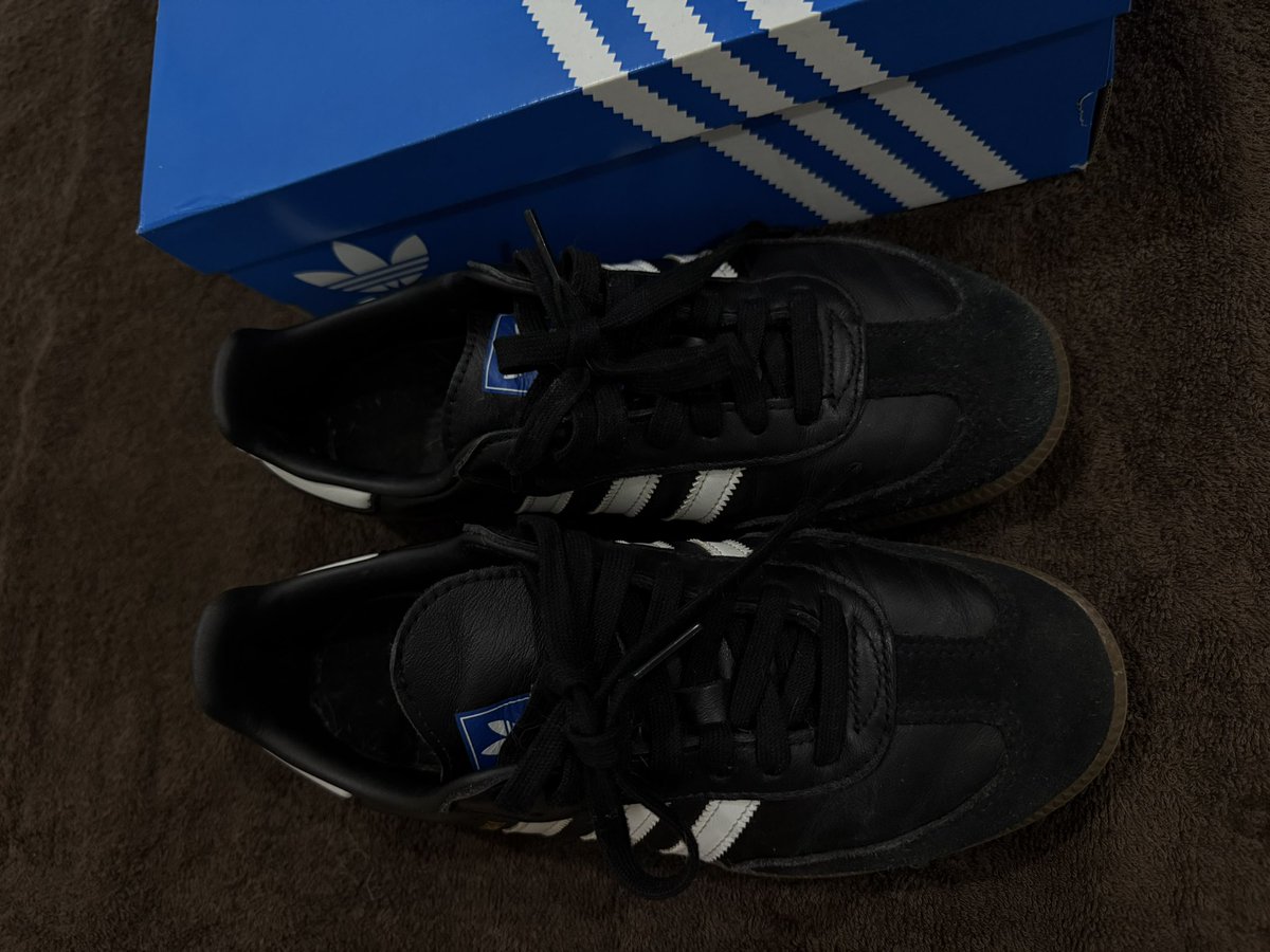 twohearthg's tweet image. ￼ส่งต่อ‼️ Adidas Samba OG (Black )

• มีสภาพการใช้งานทั่วไป (ขอคนรับได้)
• ไซส์ 39 สีดำ ไม่ลอกไม่ขาด
• มีกล่องอุปกรณ์ครบ
• ของแท้100% สามารถือไปเช็คในช็อปได้ค่ะ

💥💥ราคา 690 ฿ 

#ส่งต่อรองเท้ามือสอง #adidas #ส่งต่อรองเท้า #รองเท้าสภาพดี