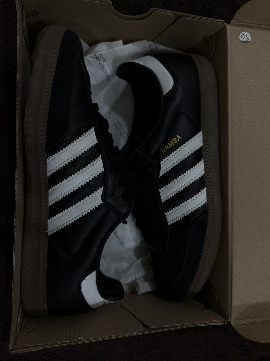 twohearthg's tweet image. ￼ส่งต่อ‼️ Adidas Samba OG (Black )

• มีสภาพการใช้งานทั่วไป (ขอคนรับได้)
• ไซส์ 39 สีดำ ไม่ลอกไม่ขาด
• มีกล่องอุปกรณ์ครบ
• ของแท้100% สามารถือไปเช็คในช็อปได้ค่ะ

💥💥ราคา 690 ฿ 

#ส่งต่อรองเท้ามือสอง #adidas #ส่งต่อรองเท้า #รองเท้าสภาพดี