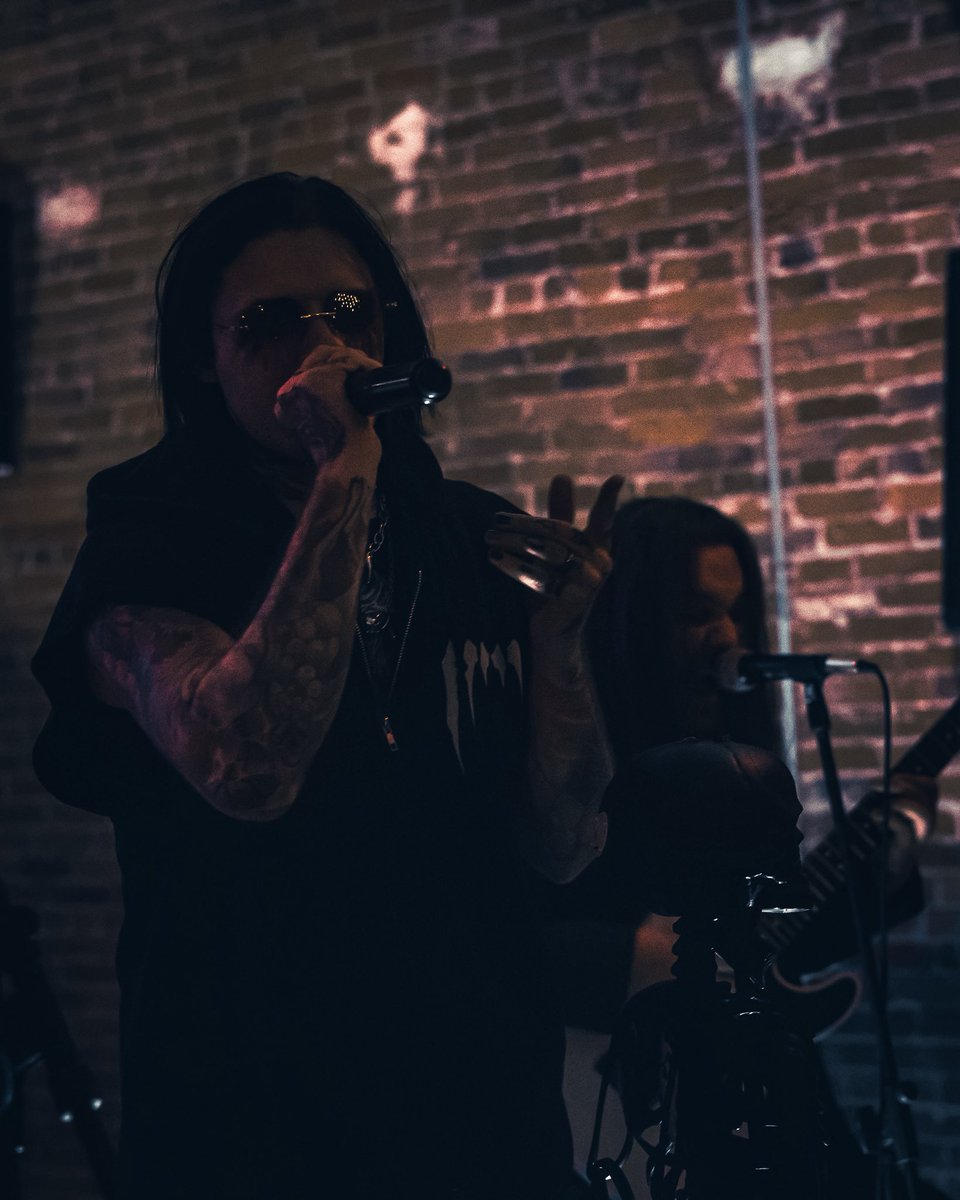 RealThomasGrim's tweet image. 🖤TOUR NIGHT 1🖤

@pointoperahouse was such a beautiful venue. @deadlosswi opened up the tour with a big bang attack, @trashpandasrock closed the night off harder than the Alaskan bullworm can destroy a city, and the fans were so kind.🖤

#tour #nighttime #bandlife #music