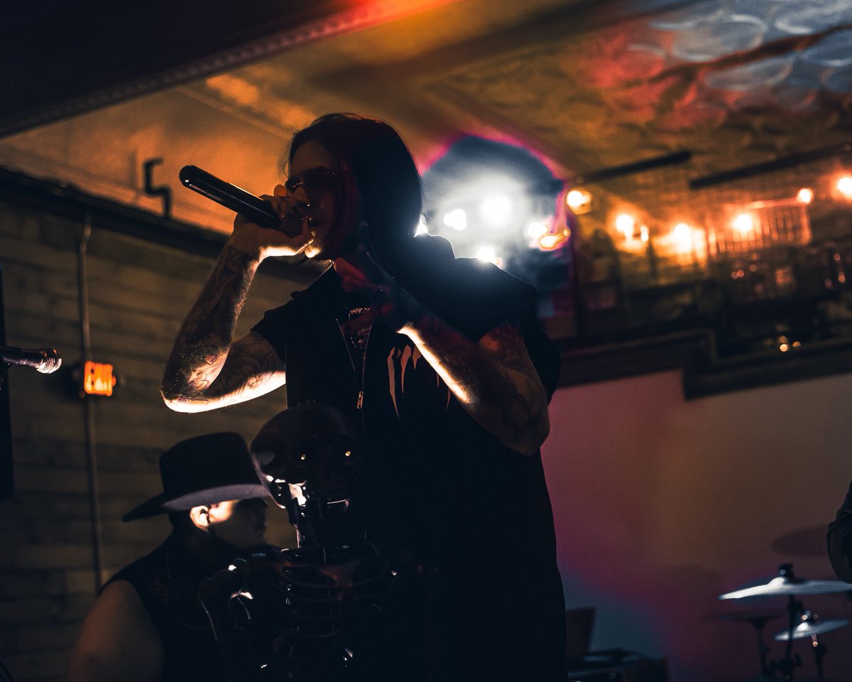 RealThomasGrim's tweet image. 🖤TOUR NIGHT 1🖤

@pointoperahouse was such a beautiful venue. @deadlosswi opened up the tour with a big bang attack, @trashpandasrock closed the night off harder than the Alaskan bullworm can destroy a city, and the fans were so kind.🖤

#tour #nighttime #bandlife #music