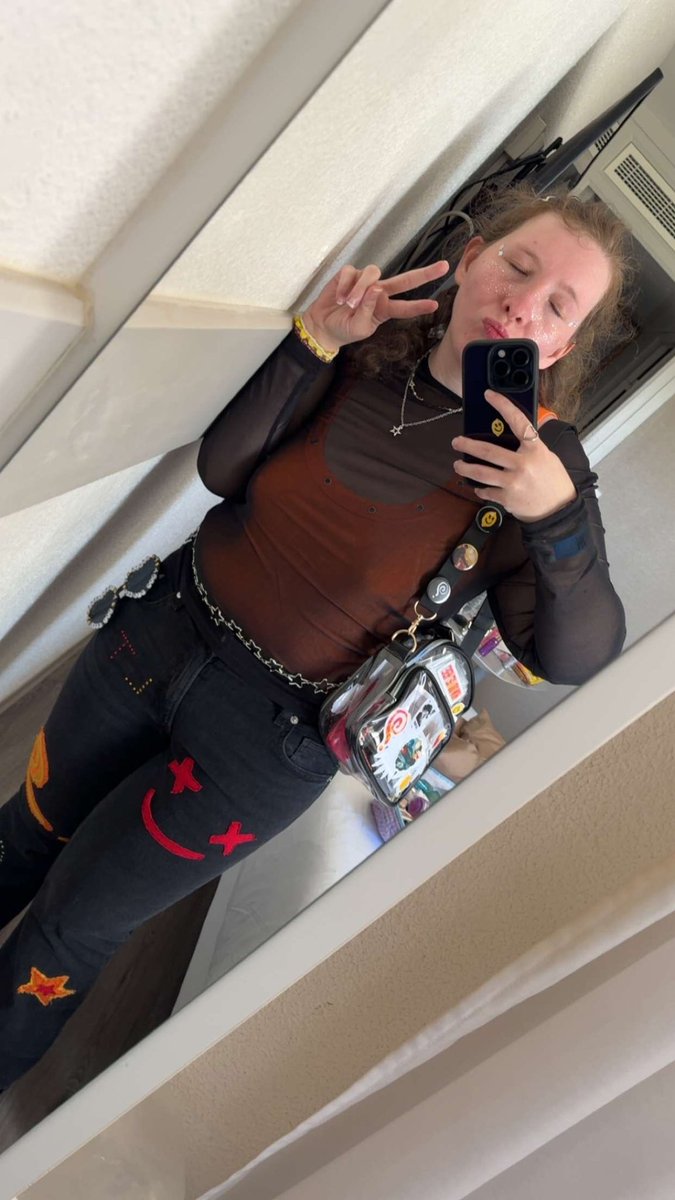 L’Annanas 🌹 tweet media