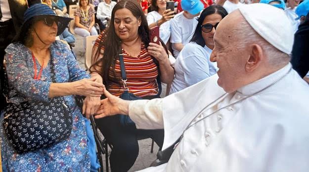 XavierSociety's tweet image. One year ago today, the world learned of the passing of #PopeFrancis. We received many messages from our clients &amp;amp; supporters about the impact he had on their lives. Some pics of our clients who were blessed to meet the Holy Father! #RIP Pope Francis. #CatholicX #BlindTwitter