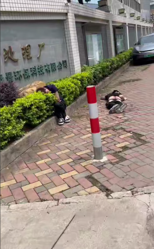 TemishaWhite's tweet photo. 啥情况呀这是？ https://t.co/w7LNu47uMI