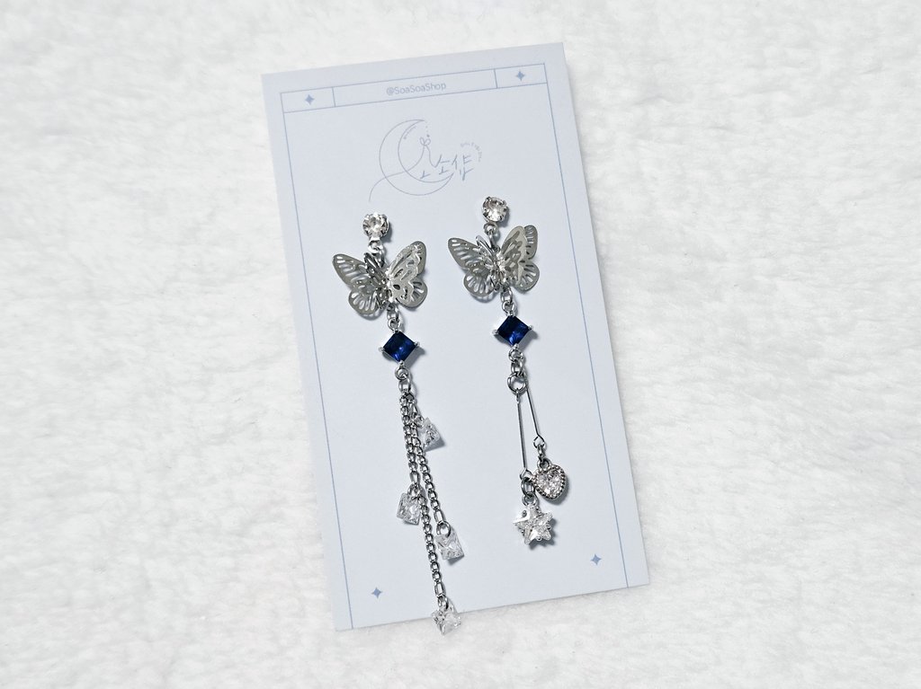 RT 추첨 1분께 사진 속 귀걸이를 드립니다🩵

D×S [소야곡] ON STAGE 테마 귀걸이

저는 사랑하면 귀걸이를 만드는 버릇이 있고, 첫중막 전부 다녀오니까 너무 벅차올라서 뭐라도 하고싶어서 이벤트를 열어보아요🥺
당첨자분께는 도겸승관 세레나데 테마 귀걸이와 컨페티 함께 보내드릴게요><