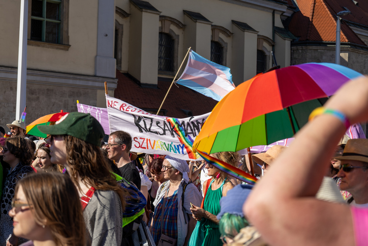 🤝 #UGT valora positivamente la sentencia del TJUE que tumba la ley húngara contra el colectivo LGTBI+

🏳️‍🌈 El sindicato subraya que la protección de la infancia no puede utilizarse como excusa para limitar derechos fundamentales ni legitimar la discriminación a las personas por