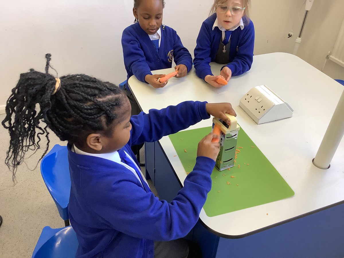 AbbeyPrimary's tweet image. #Year1 Learning how to grate in cookery today.