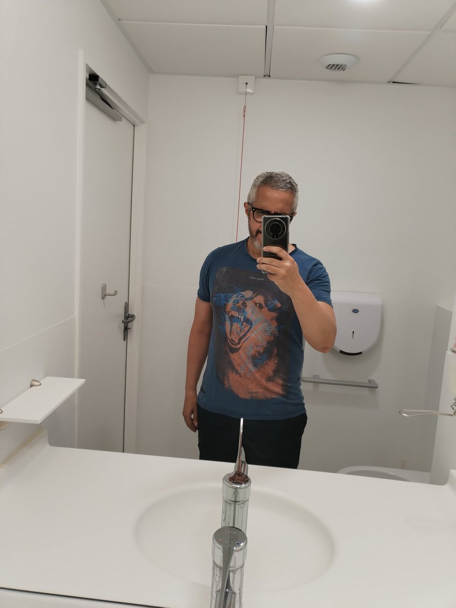 Jami88176468's tweet image. Je n'ai pas vu le temps passer pour mon traitement bimensuel et ça c'est grasse à Ennio Morricone qui me suit partout dans mon MP3❤️ #Sony ✨ 🎶 🎧