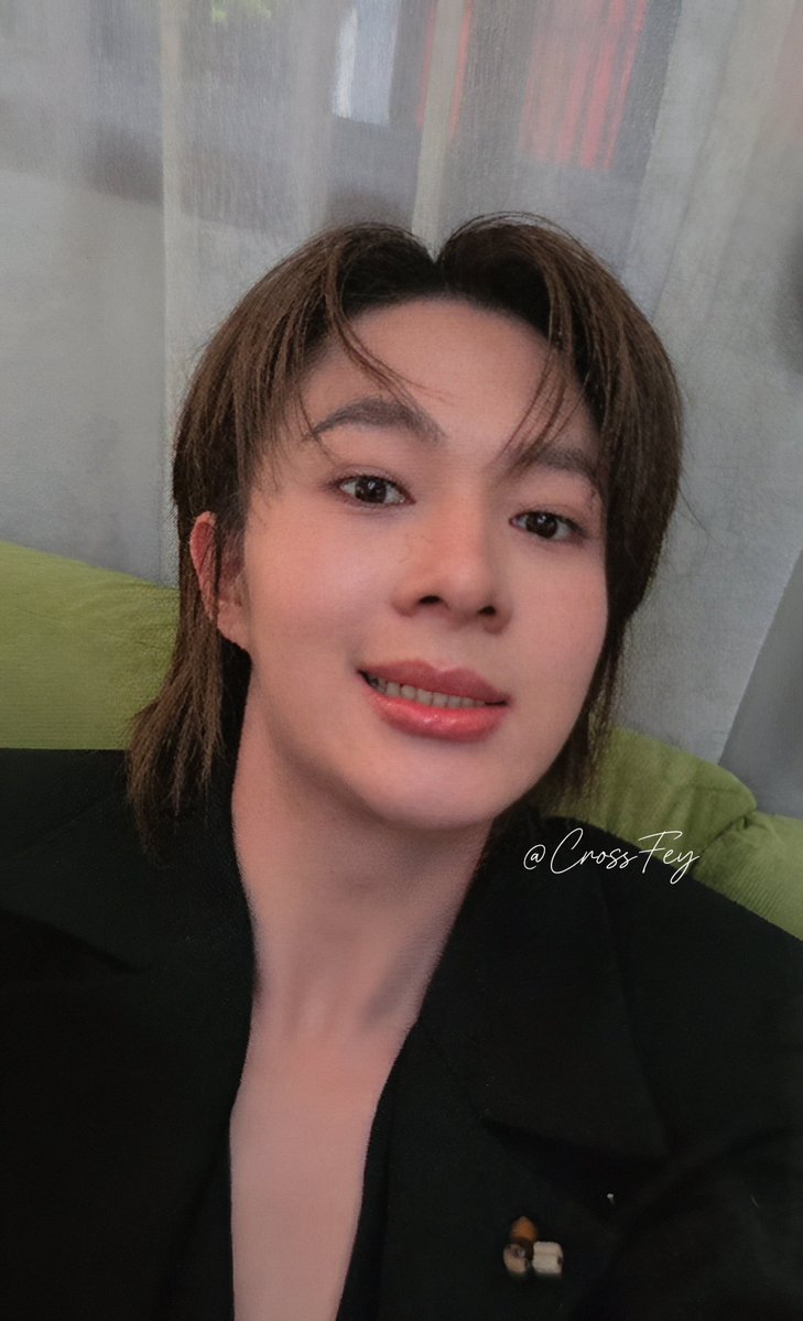 fey_cross tweet media