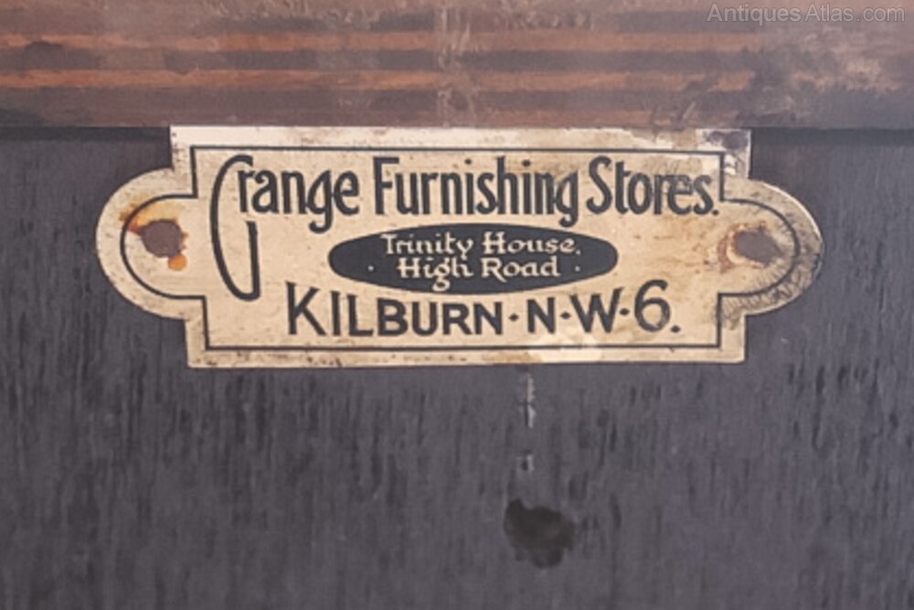 antiques_atlas's tweet image. For SALE on Antiques Atlas we have this
 #ArtDeco Burr Walnut Cocktail / Display Cabinet antiques-atlas.com/antique/art_de… Listed by Paul Watson Antiques #antiques #ArtDecoFurniture #CocktailCabinet #VintageInteriors #MidCenturyModern