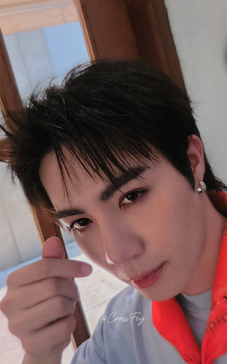 fey_cross tweet media