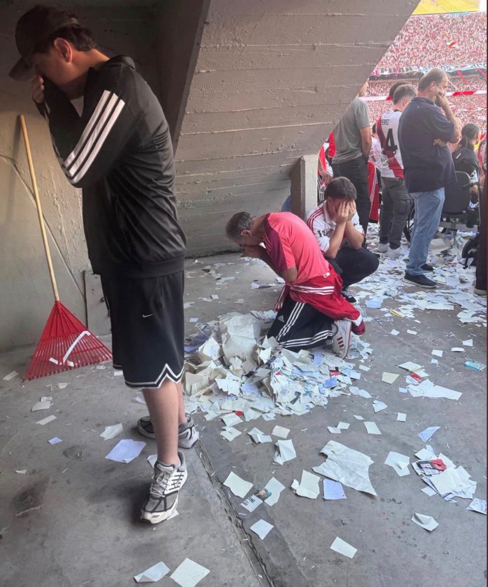 Los pasillos de la facultad cuando salís de rendir un examen oral