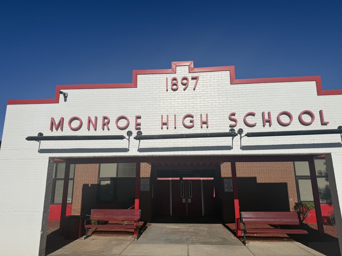 CoachCoax17's tweet image. The DOGS are on the hunt! Thanks for the hospitality Monroe High School! #ACE