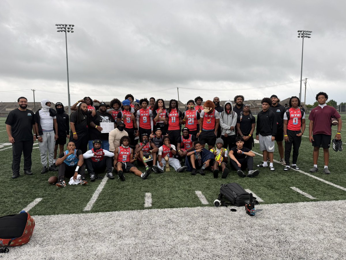 STE_ELITE's tweet image. What a weekend, two great visits to @SMUFB and @TCUFootball capped off by a championship run. Special shoutout to Texans starting LT @Aireontae_69 for coming out with us also. Big time performance by @JoshuaWellsQB1 winning MVP of the tournament. #WeBack @d1_pey_pey @ParkerThune