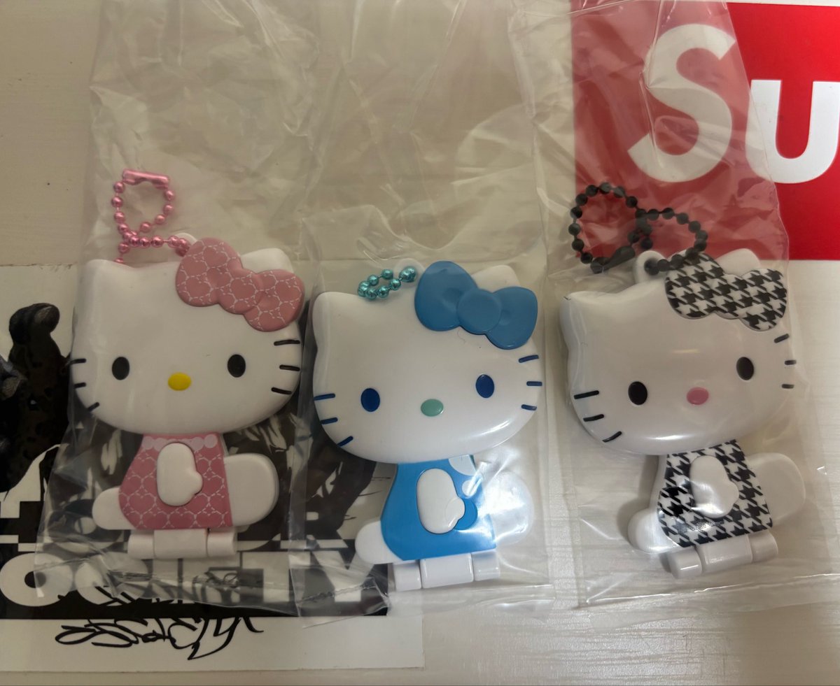 kvjxp4's tweet photo. ハローキティ キティ  ミラーコレクション グミ 
【交換】

譲　3 5 7  

求　2

郵送希望です。よろしくお願い致します。 https://t.co/OUANuq2F9b