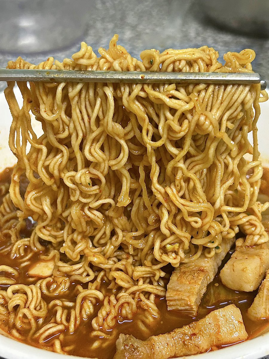 BAEG0PAY00's tweet photo. 김치찌개라면 https://t.co/1kN4vPUUo3