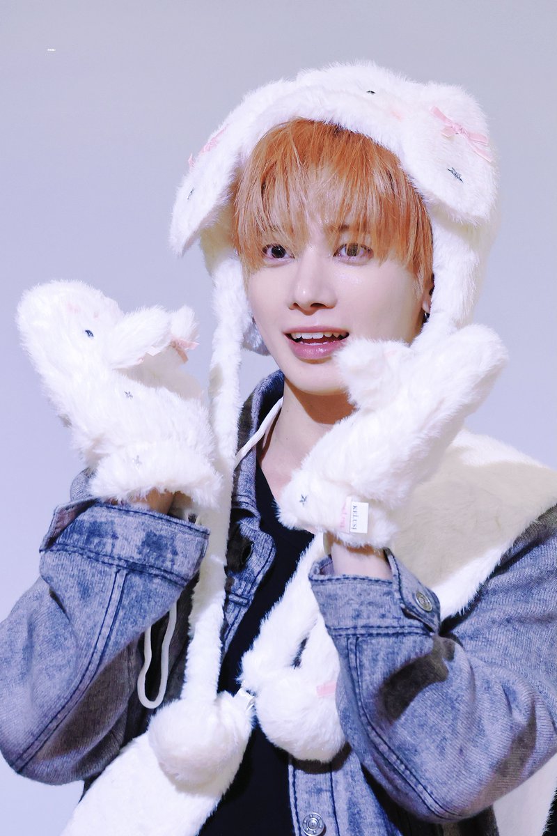 ᴛʜᴍ: tweet media