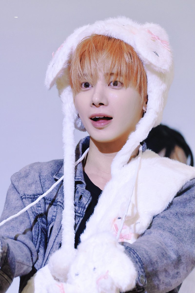 ᴛʜᴍ: tweet media