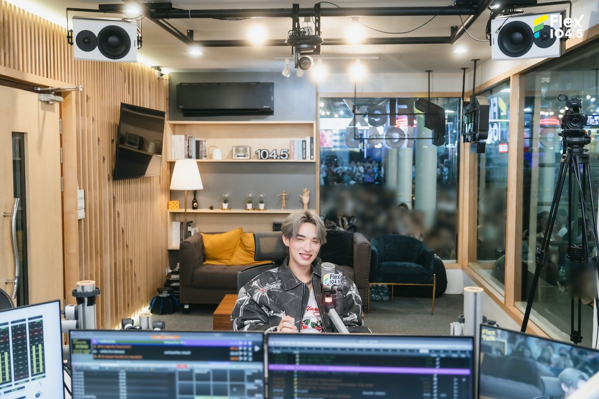 Flex 104.5 tweet media