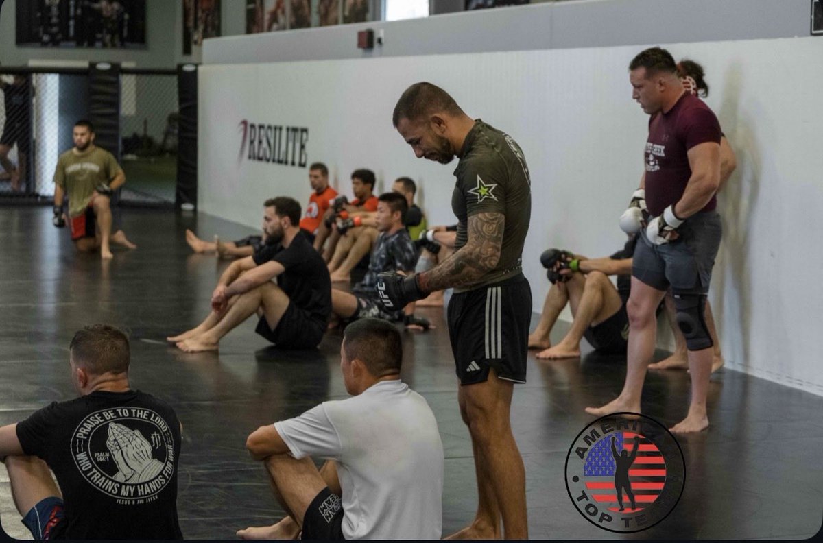 シノベ tweet media