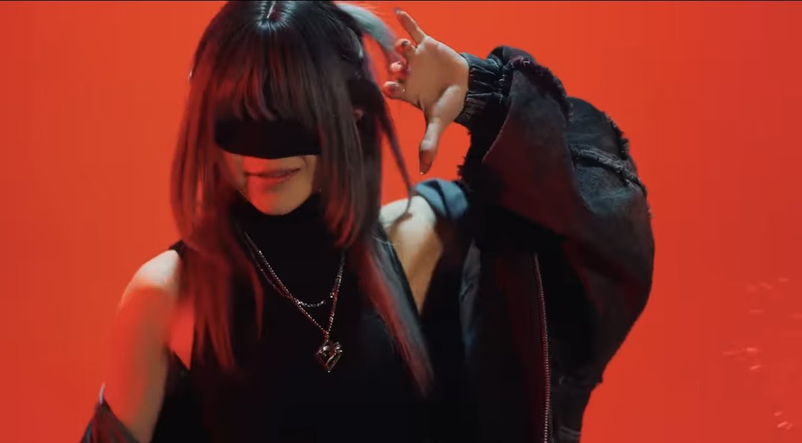 SERRA『Bare Mask』 MV10万再生！
いっぱい見てくれてありがとう🔥🔥🔥

MVの中でこんなニヤり方してるの初だよね
堂々と笑えてるんだね、私。

一緒に笑って人生謳歌していこうね
youtu.be/YW49IGSHy8Y?si…