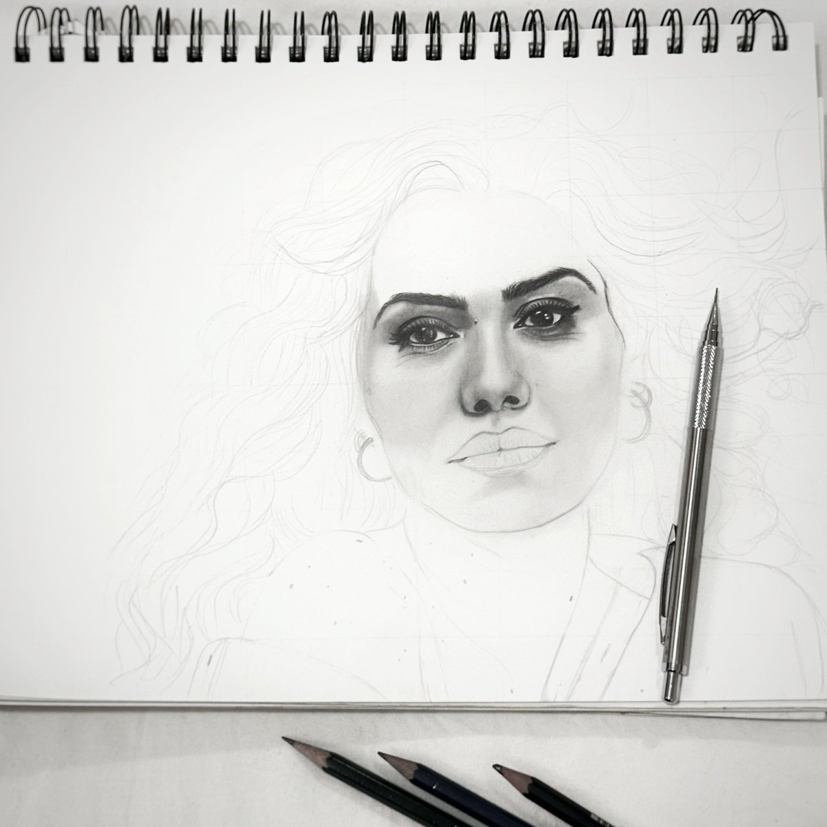 هناك في عينيها يتراكم سحر واسع
 يخطف الأبصار ✨✨
#رسم #art