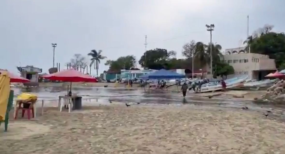 nvinoticiasoax's tweet image. 🚨 ¡Alerta en Puerto Escondido! Aguas residuales desembocan en plena Bahía Principal tras colapso pluvial. Turistas y locales en riesgo. ⚠️

Detalles 👉 [nvinoticias.com]
Dale like, comenta y comparte. Síguenos. 
#ÚltimaHora #MedioAmbiente #Oaxaca