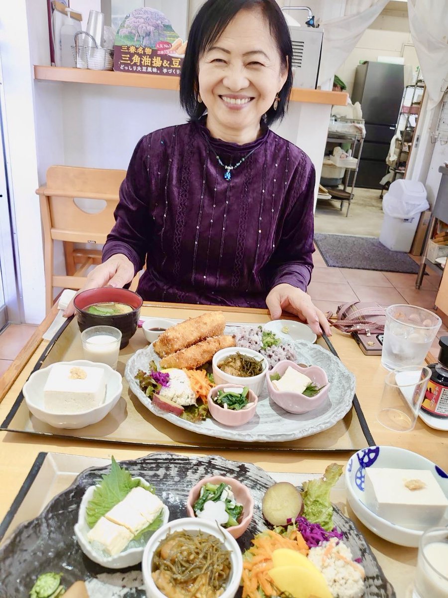 YosidaMami's tweet photo. 従姉妹とお出かけ♪沢山食べておしゃべりして、ポケふたも見つけました💕 https://t.co/gyXpi8MaLC