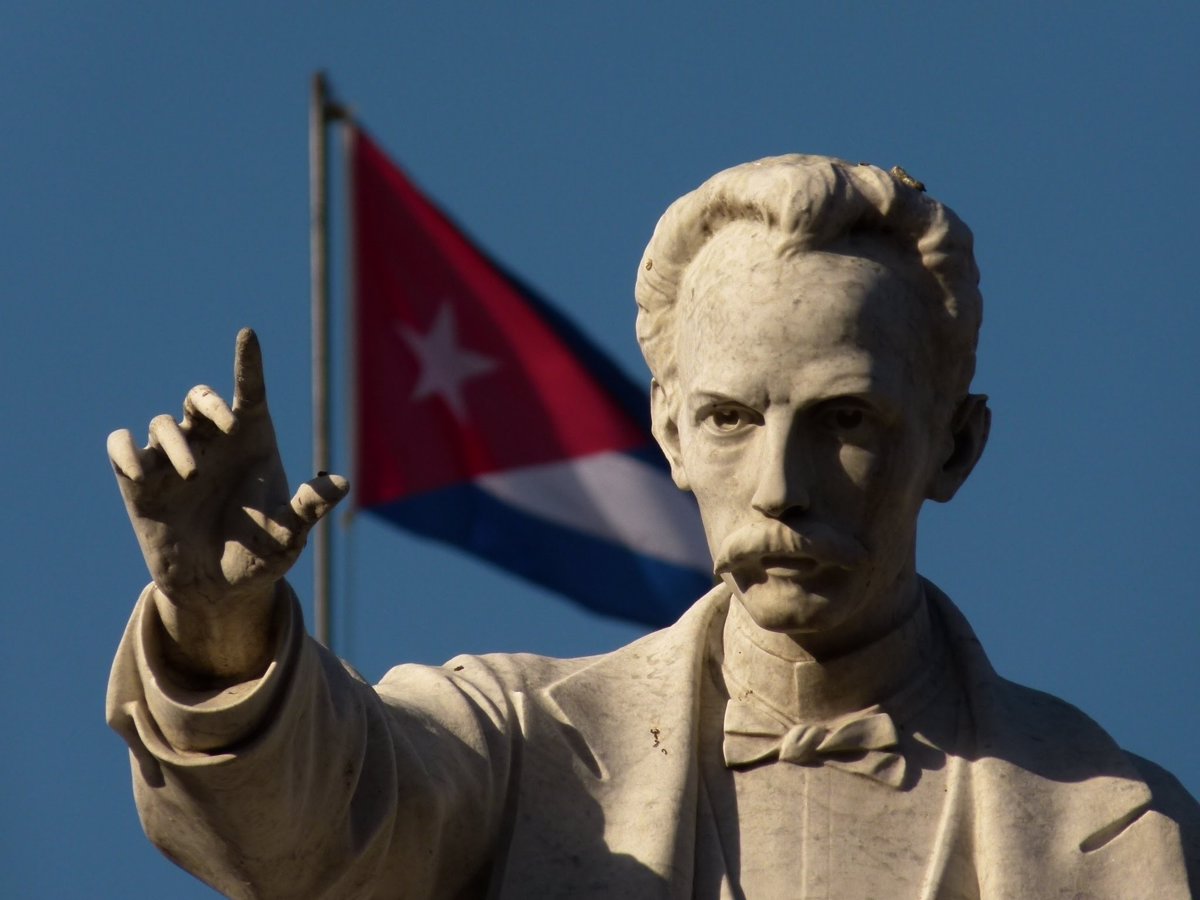 Trincheras de ideas valen más que trincheras de piedra, porque los verdaderas batallas por la patria se libran en la conciencia, en la educación y en la verdad. #MartíVive #LatiendoConFidel #BaraguáPorMás