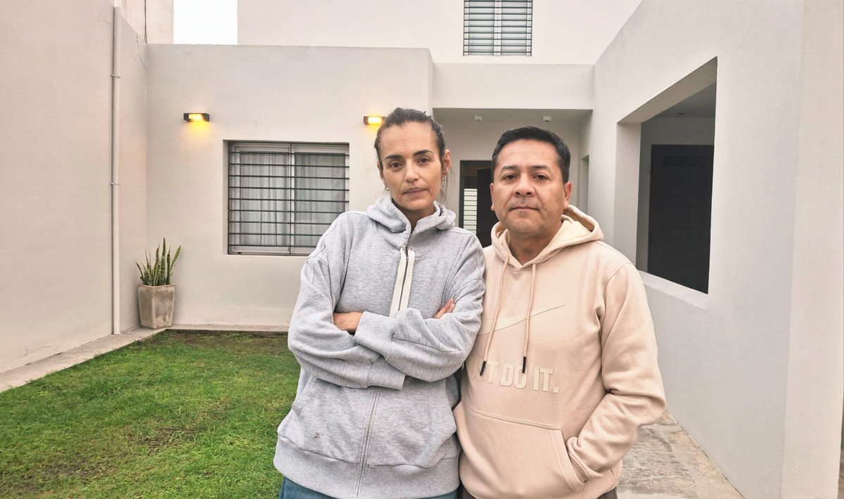 leoguevara80's tweet image. #INSEGURIDAD #Cordoba "quiero que venga el ministro Quinteros" violento asalto a un matrimonio en Urca durante la madrugada. Eran 8 delincuentes que invadieron la casa, golpearon a toda la familia y hasta gatillaron cinco veces en la cabeza de un hombre. Movil @radiomitrecba.