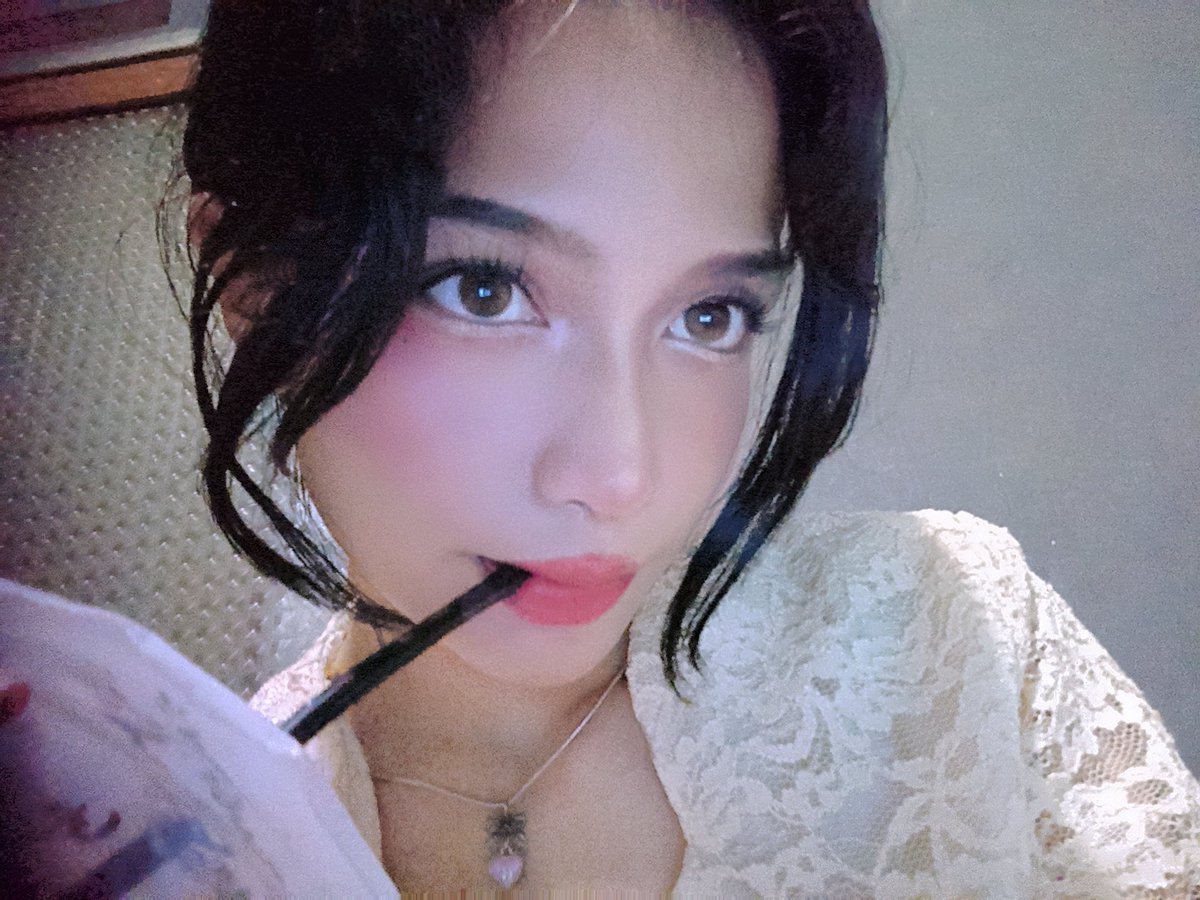 koolaidkittn's tweet photo. kebaya tuh bikin nambah cantik dan anggun ++ https://t.co/yRucfrbDSE