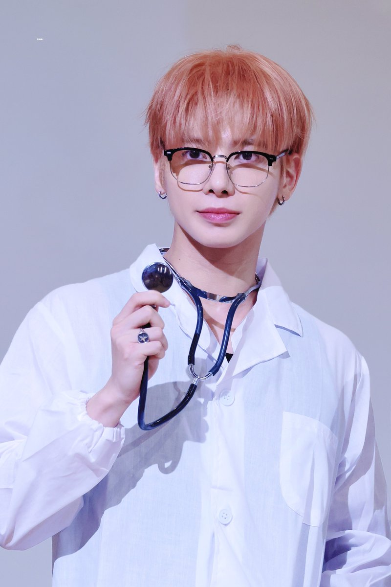 ᴛʜᴍ: tweet media