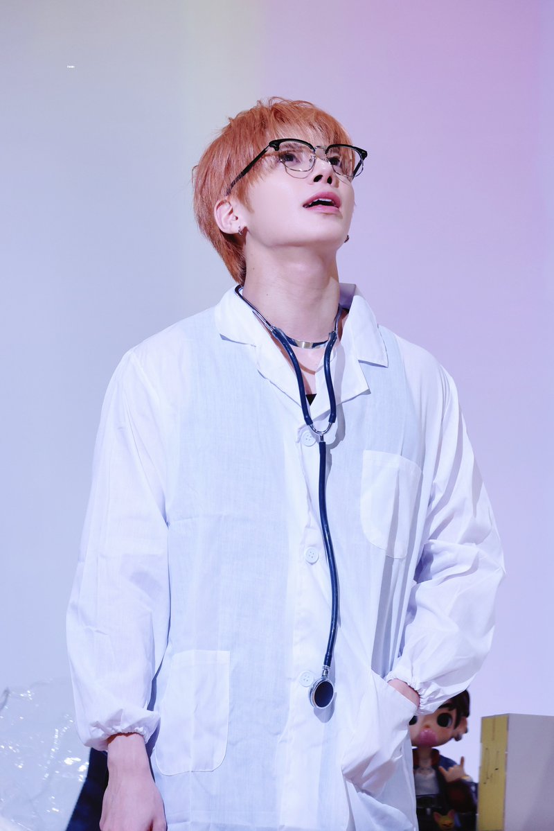 ᴛʜᴍ: tweet media