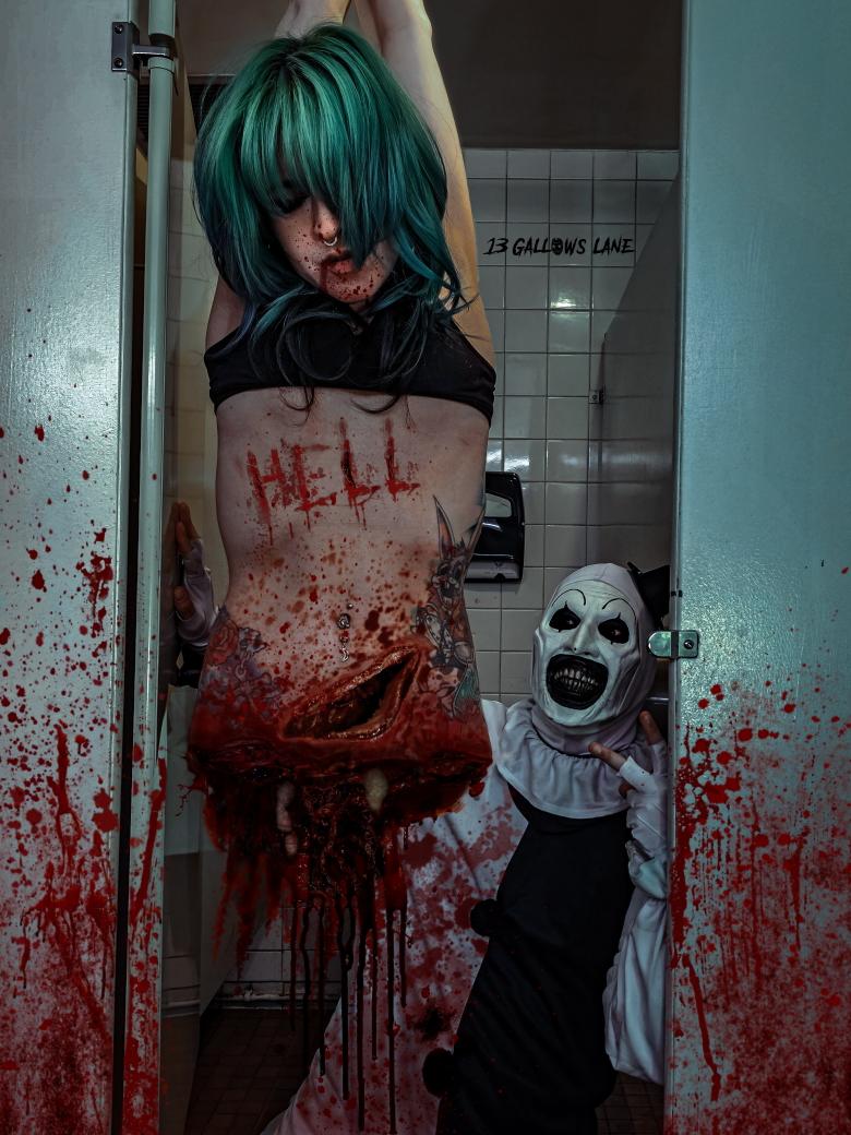 13_Gallows_Lane's tweet photo. #NSFW #horror #gore https://t.co/9RK4L1WbuM