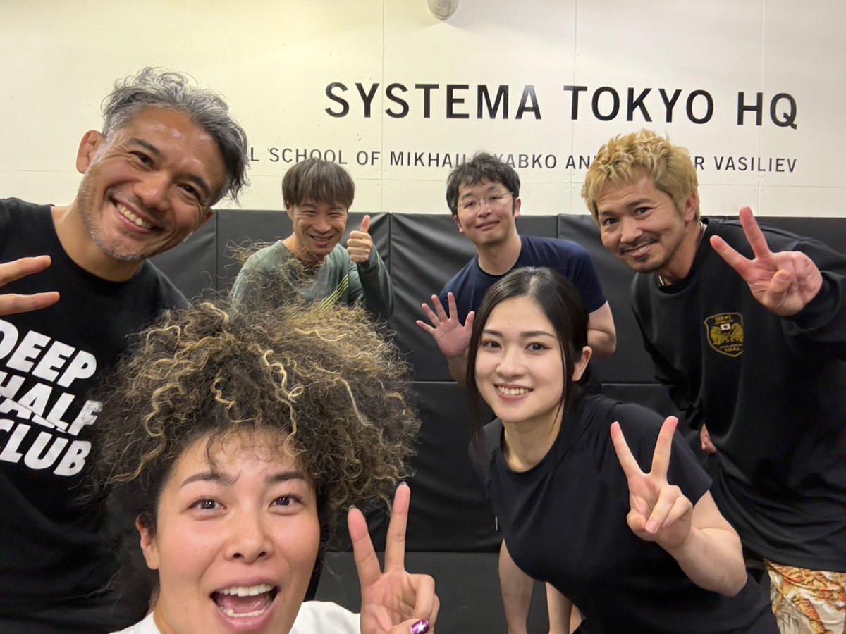 あるま tweet media