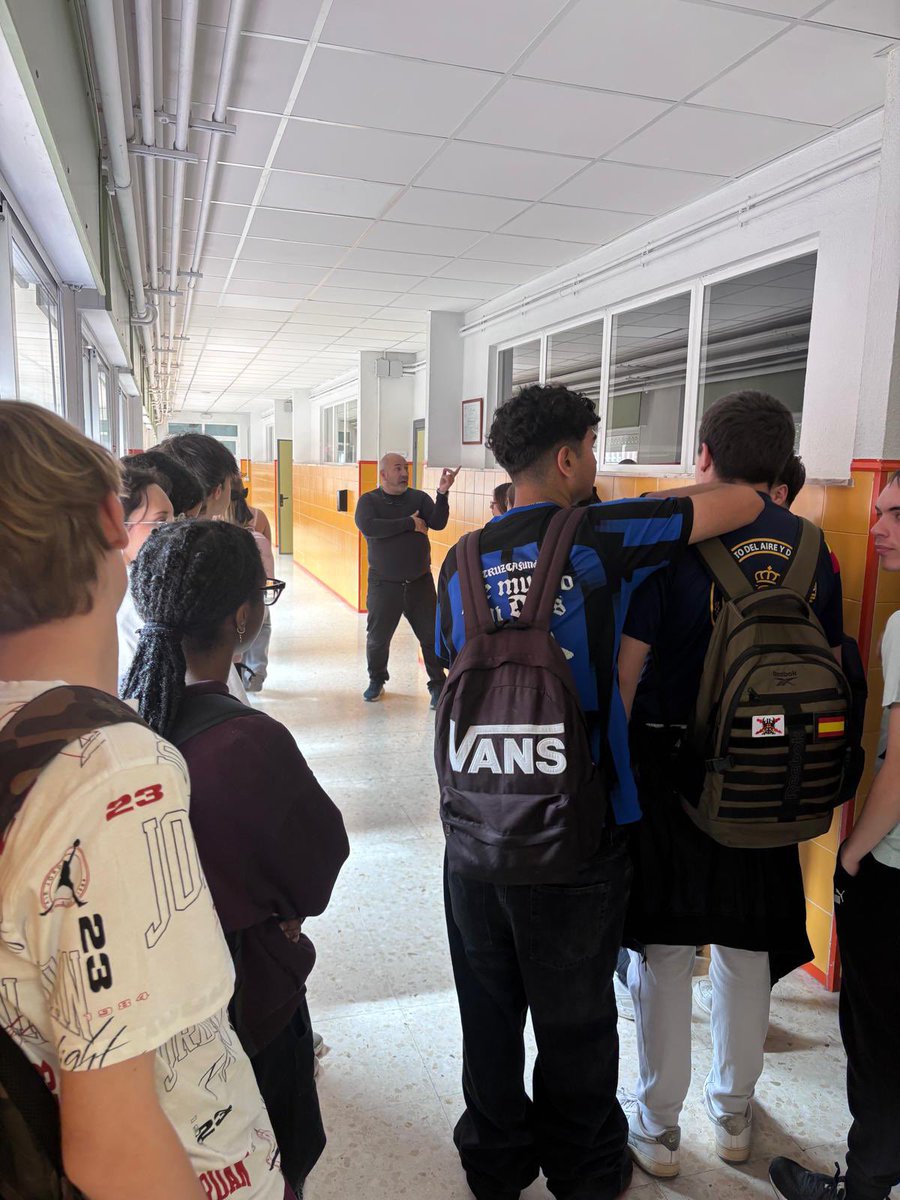 cma_leon's tweet photo. 🏫 𝗝𝗼𝗿𝗻𝗮𝗱𝗮𝘀 𝗣𝘂𝗲𝗿𝘁𝗮𝘀 𝗔𝗯𝗶𝗲𝗿𝘁𝗮𝘀 𝗲𝗻 𝗙𝗣 🚀
Hoy recibimos a los alumnos del 𝗜𝗘𝗦 𝗣𝗮𝗱𝗿𝗲 𝗜𝘀𝗹𝗮 en nuestras jornadas de 𝗼𝗿𝗶𝗲𝗻𝘁𝗮𝗰𝗶𝗼́𝗻. ¡Genial compartir cómo impulsamos su 𝗳𝘂𝘁𝘂𝗿𝗼 profesional en Salesianas León! 
@SalesianasEs https://t.co/xaAAak3dbh