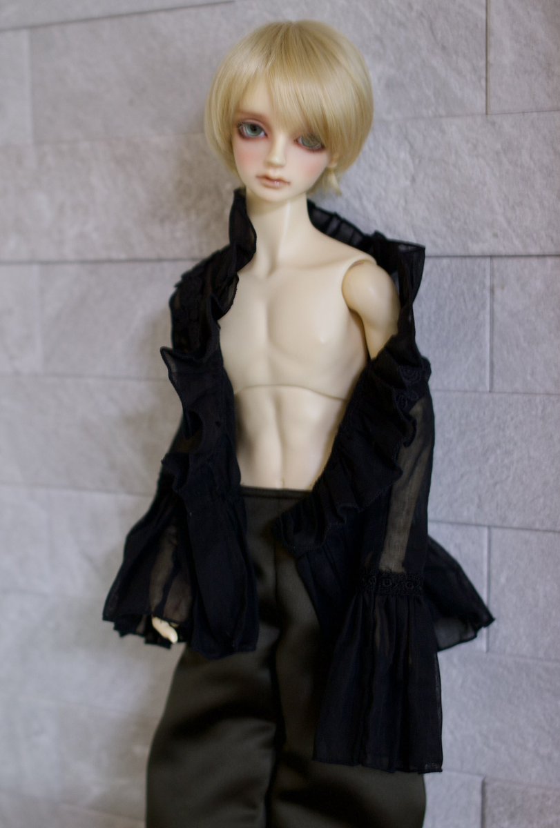 今回のドルパは17少年サイズが多いのですが他の子にも着せてみました

DDは羽織ものとしてブラウスが着れます。
ブカブカでカワイイです。

Gr少年はパンツ、ブラウス、ジャケットいずれも大きめですが一応着れます。
ブラウスは滑るので、すぐにはだけてしまいます

 #ドルパ55