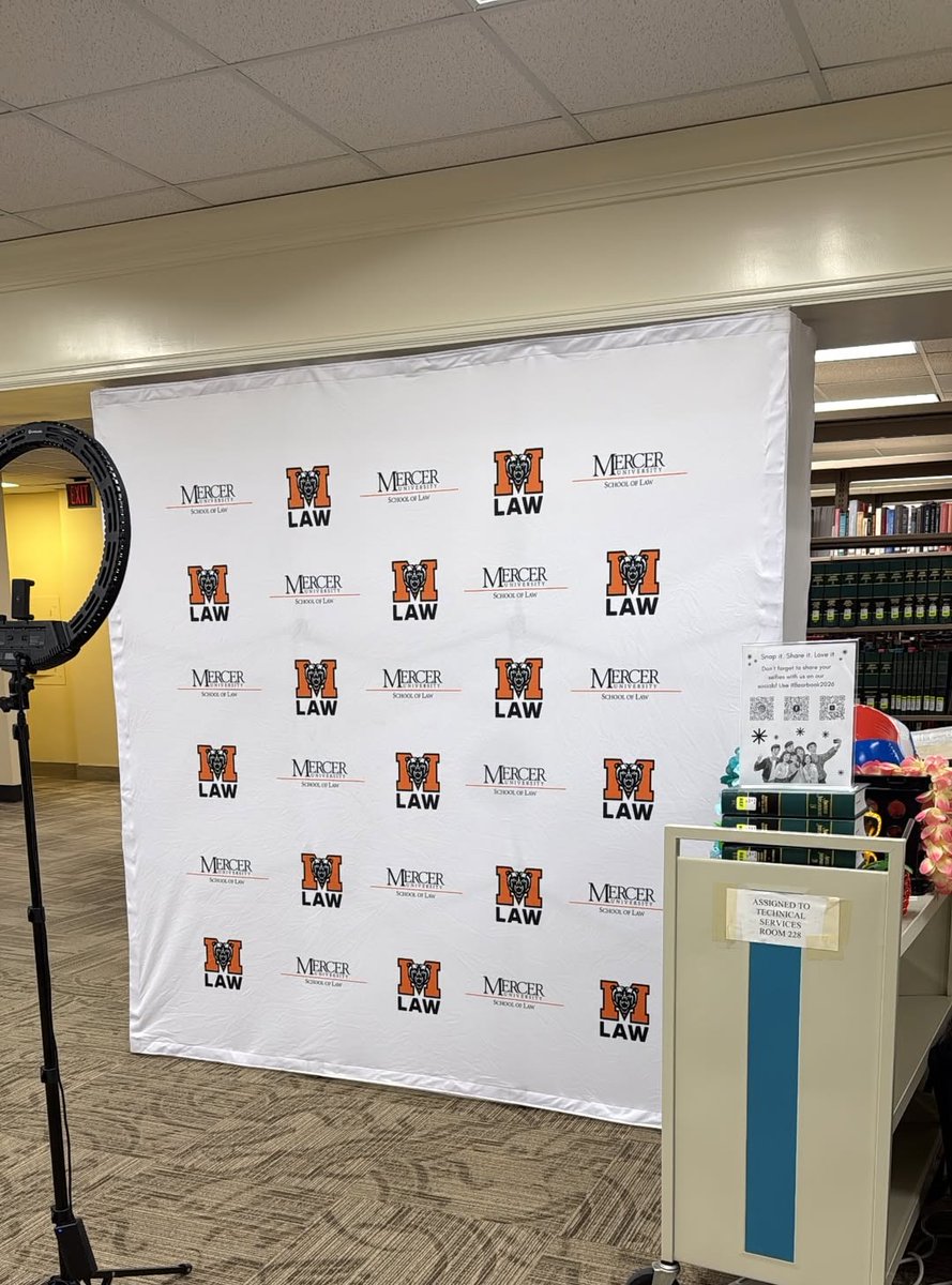 Mercer_LawLib's tweet photo. Self-service selfie station, step right up #Bearbook2026 🤳📸 https://t.co/2oa4pA8qbm