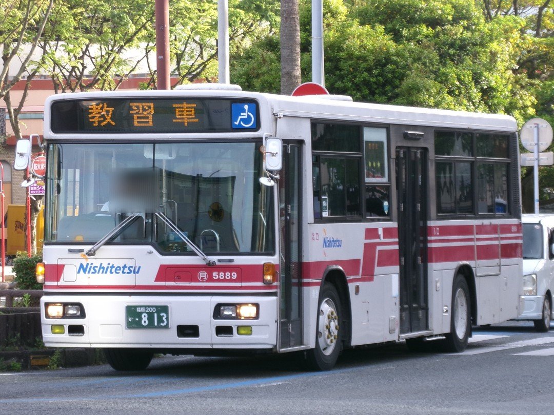 4/21 @西鉄大橋駅
月の浦5889が教習でした

やはり西工のスモーク車はいいですね〜